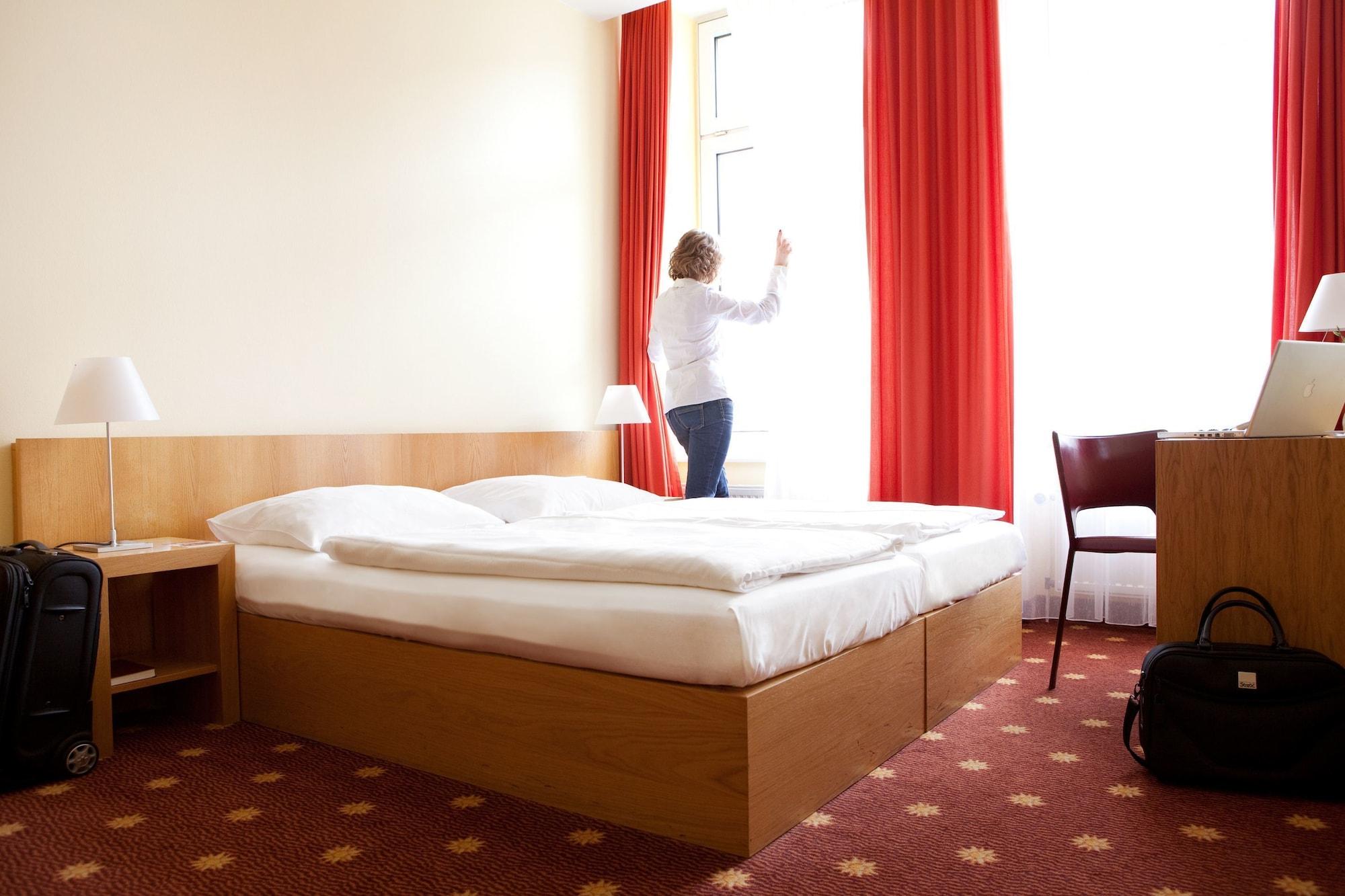 Отель Vienna House Easy By Wyndham Росток Экстерьер фото